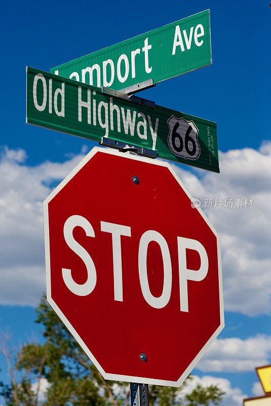 " 66号老公路"顶上的"停止"标志